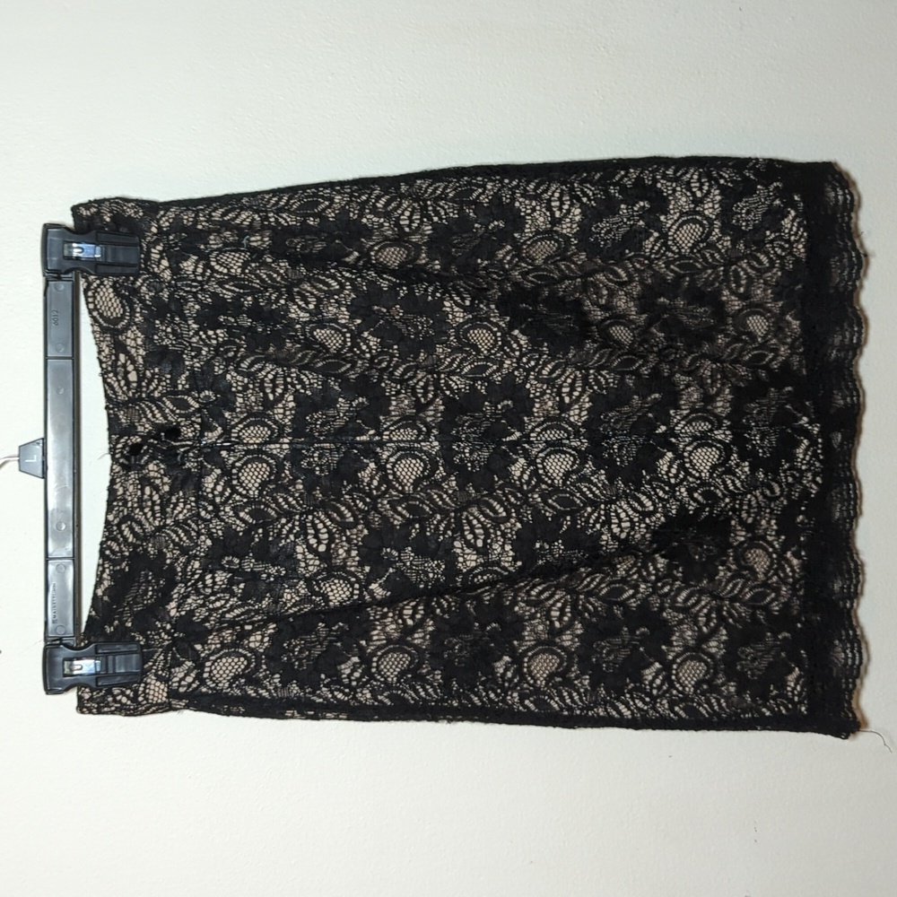 Banana Republic Black + Tan Lace Pencil Skirt Women's Size 2P - Picture 2 of 5